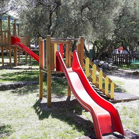 Mobile Homes In Camp Kovacine, Cres, With Long Pebble Beach المظهر الخارجي الصورة